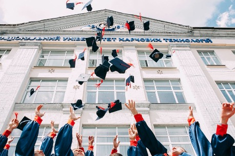 3 Ways to Gain Experience That Will Land You a Job After College Graduation